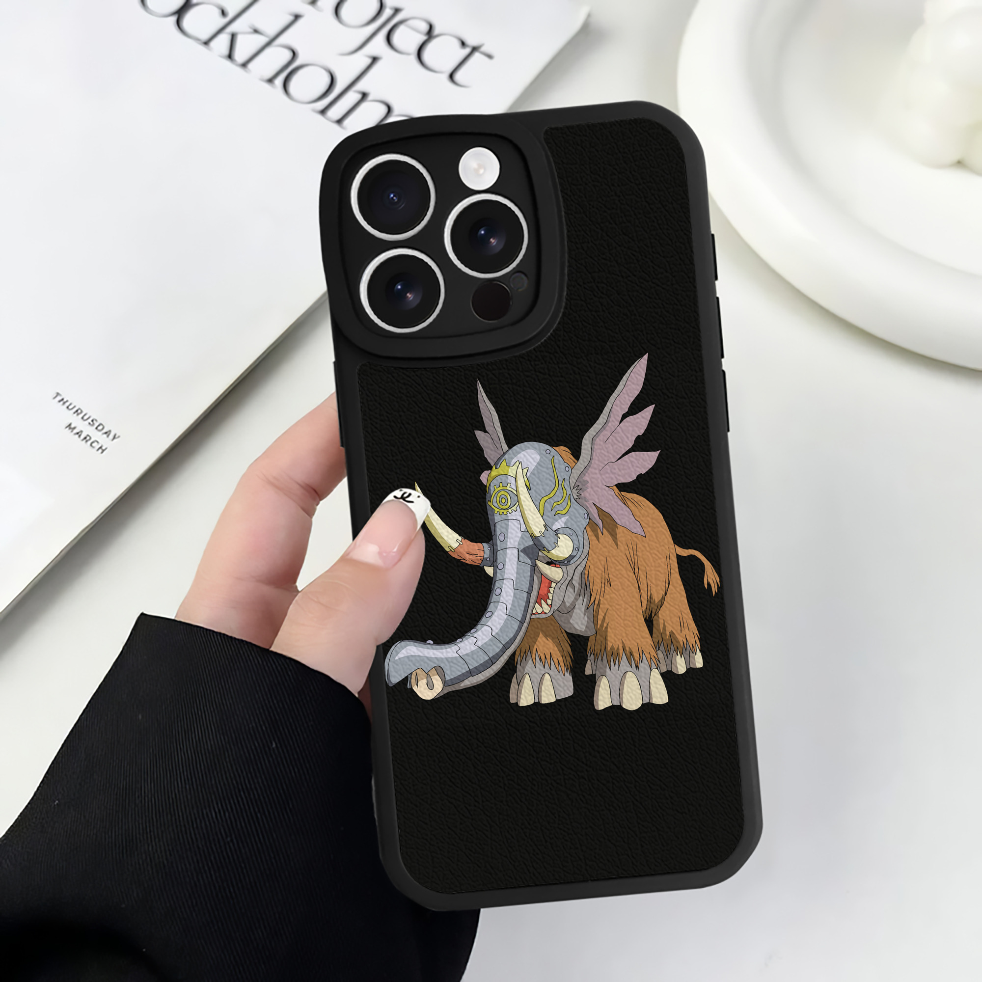 （画像用） Digimon デジタルモンスター/デジモン 【iPhone 16シリーズ対応】シリコンスマホケース（レザー調） 材質：シリコン
